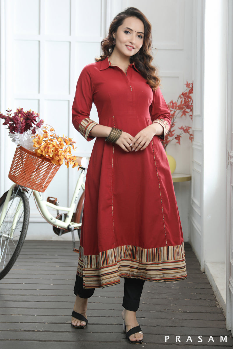 Side lace panels with pintuck details enables this kurta to be a  trendsetter amongst the crowd. This kurta has a perfect length to be paired  with a sharara and jhumkas.
